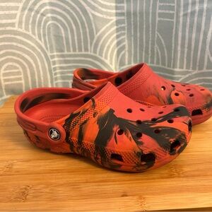 CROCS Red and Black Marbled Classic Clogs Kids Youth Size 2 J2